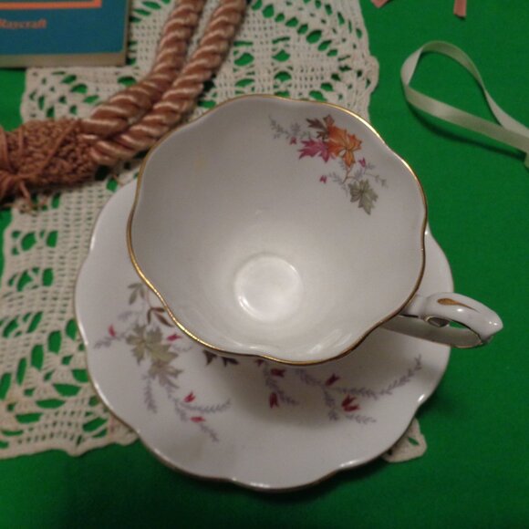 VINTAGE TEA CUP SAUCER OLD DOILYS COUNTRY BASKETS BOOK PILLOW SHAM ETC. … - Picture 7 of 11